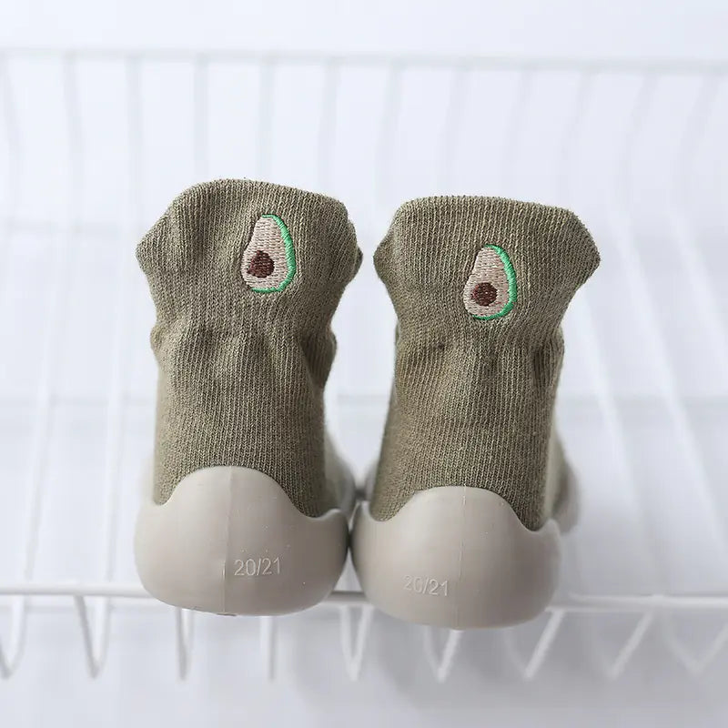 Chaussures d'intérieur antidérapantes brodées pour bébé et tout-petit automne