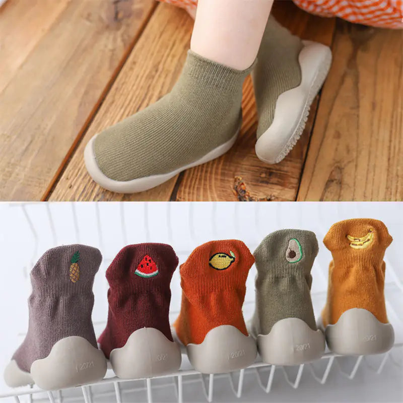 Chaussures d'intérieur antidérapantes brodées pour bébé et tout-petit automne