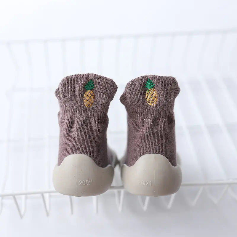 Chaussures d'intérieur antidérapantes brodées pour bébé et tout-petit automne