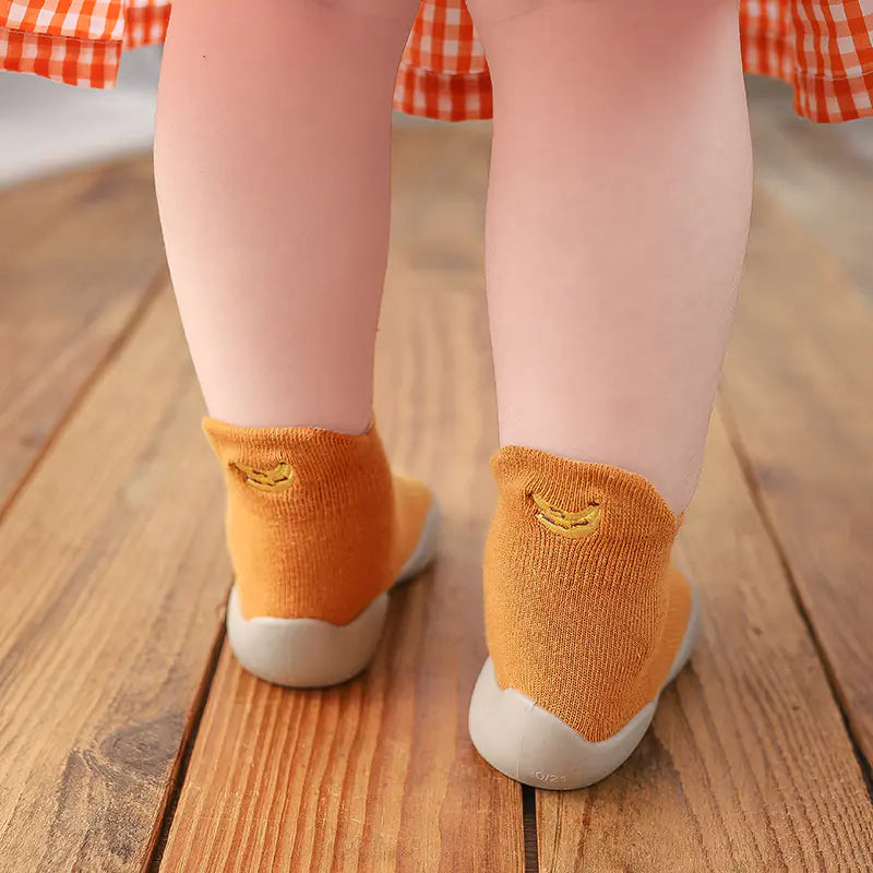 Chaussures d'intérieur antidérapantes brodées pour bébé et tout-petit automne